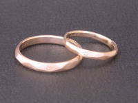 帯広グランドガレリアのK18PGピンクゴールドのニコちゃんマーク結婚指輪