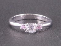 ダイヤモンドとピンクダイヤの可愛い帯広の手作り婚約指輪