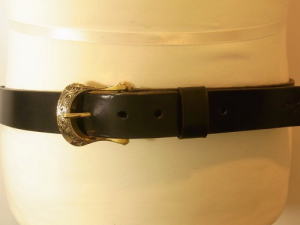 帯広・グランドガレリアの真鍮製唐草模様のバックルベルト